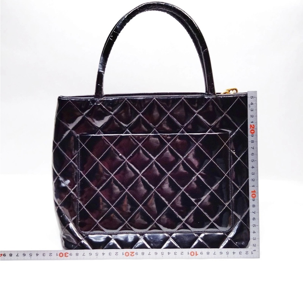 EUC- Chanel Black Quilted patent leather with 24K Gold zipper pull @lovetanyb - Picture 4 of 16